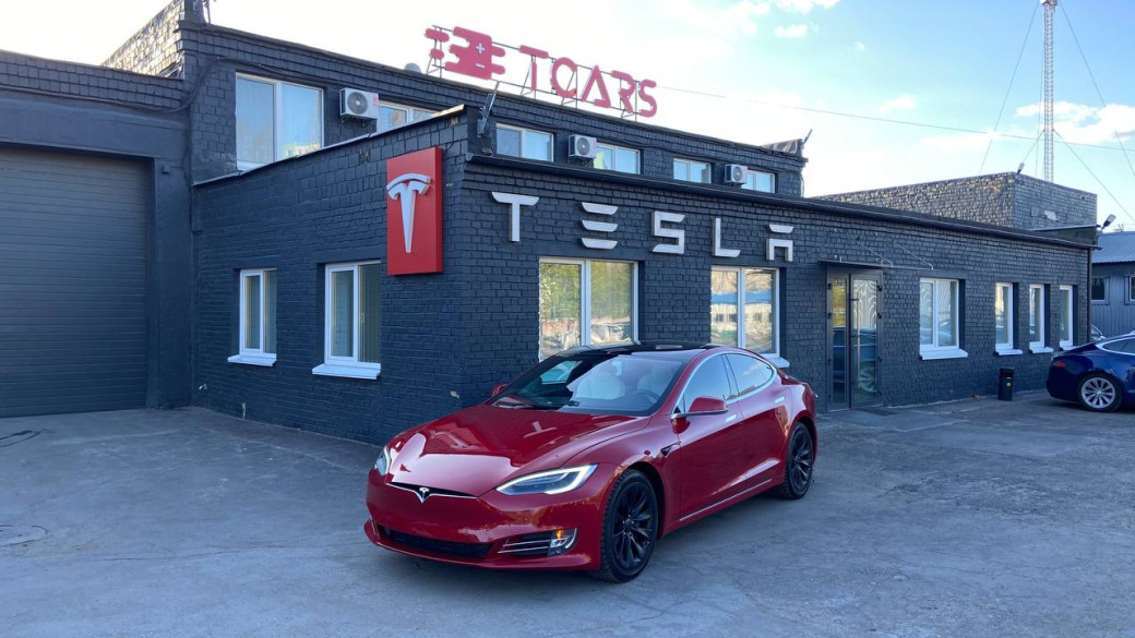 Відновлення та адаптація Tesla з США і Європи