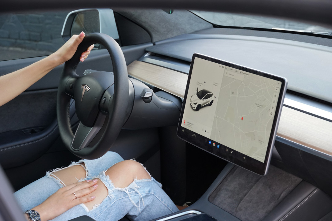 Пройдите бесплатный тест-драйв для Tesla model s