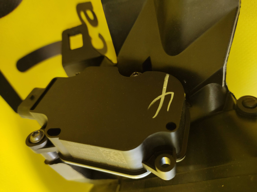 Tesla Model S 2016-2021 Front Left Active Louver Assembly LH OEM (new) 1057851-00-J  Photo №3