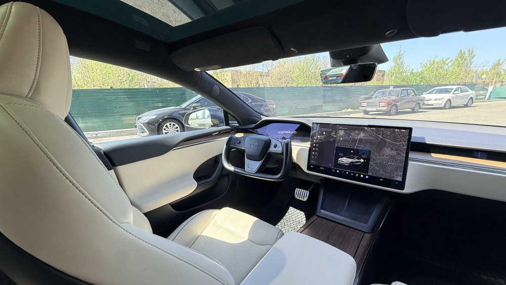 Tesla Model S Plaid 2021  Фото №14