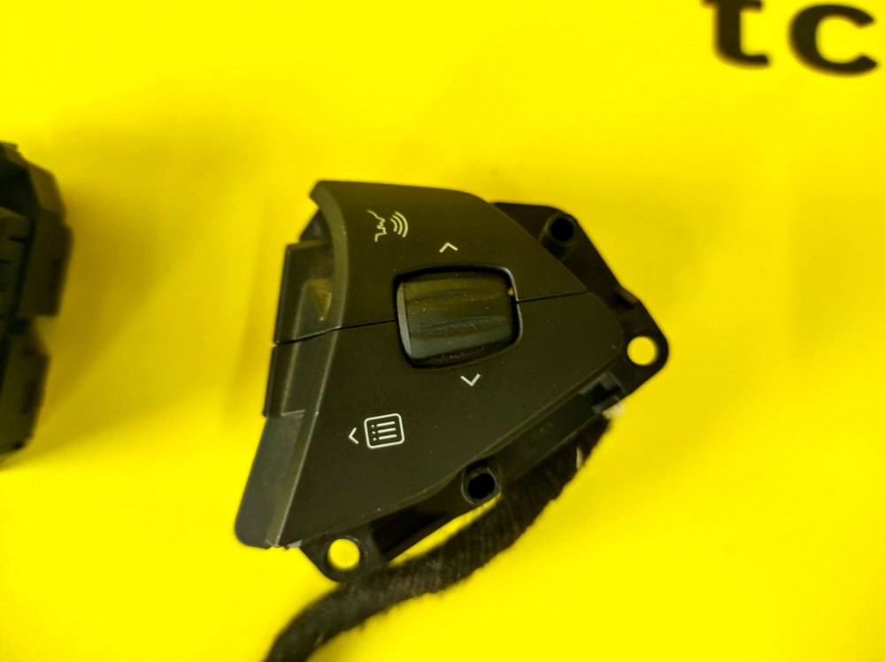 Tesla Model S 2012-2016 Steering Wheel Control Switch Modules and Harness Assembly OEM (used) 1013242-00-D  Photo №5