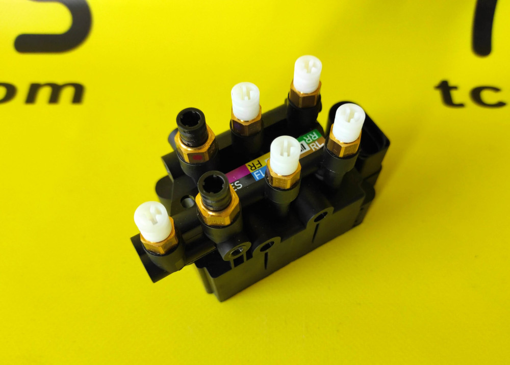 Блок клапанів системи пневмопідвіски Tesla Model S 2016-2021, SP 2021-, X 2015-2021, XP 2021- 1027919-00-B  Фото №3