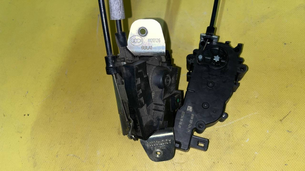 Привід (дотяжка) замка кришки багажника Tesla model S 12-25 1003549-00-D  Фото №2