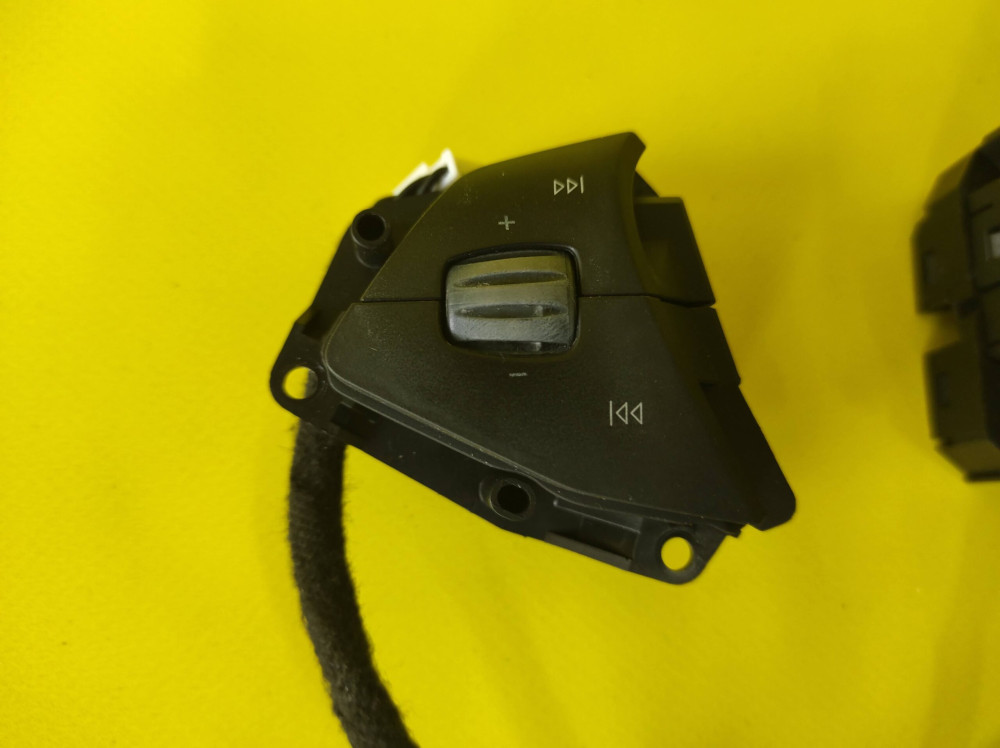 Модули кнопок управления в рулевом колесе Tesla Model S 2012-2016 1013242-00-B  Фото №4