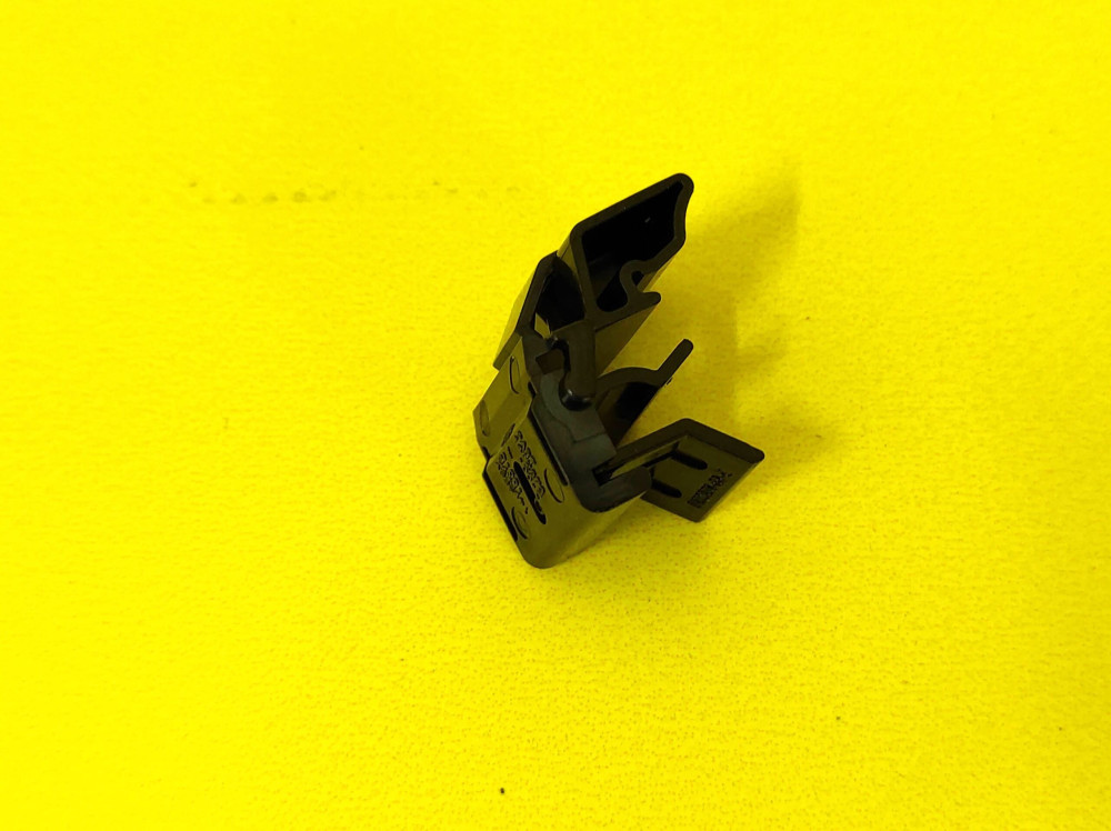 Кліпса кріплення підкапотного боксу Tesla Model 3 2017-2023, 3 Highland, Y 2020-2025, Y Juniper 1472872-00-B  Фото №6