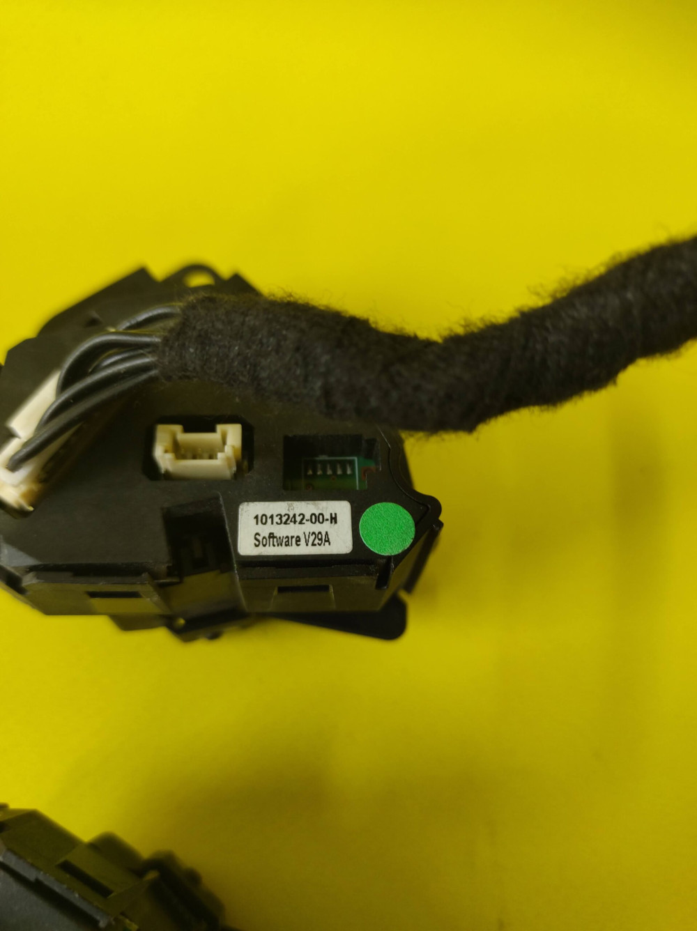 Tesla Model S 2016-2021, X 2015-2021 Steering Wheel Control Switch Modules and Harness Assembly OEM (used) 1013242-00-H  Photo №5