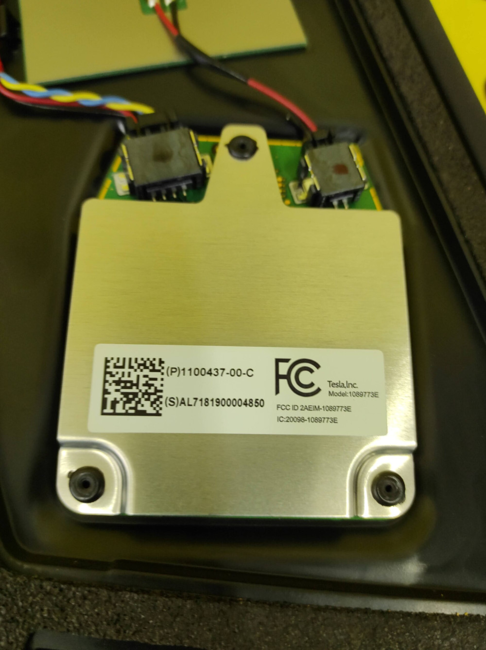 Tesla Model 3 2017-2023 Left Side B-Pillar Glass Applique with Camera Assembly OEM (used) 1109253-90-F  Photo №4