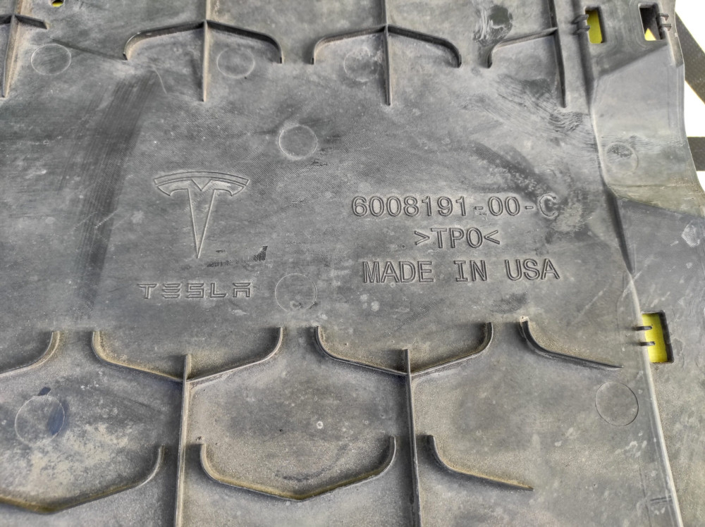 Tesla Model S 2012-2016 Mid Aero Shield Injection Molding OEM (used) 6008191-00-D  Photo №3