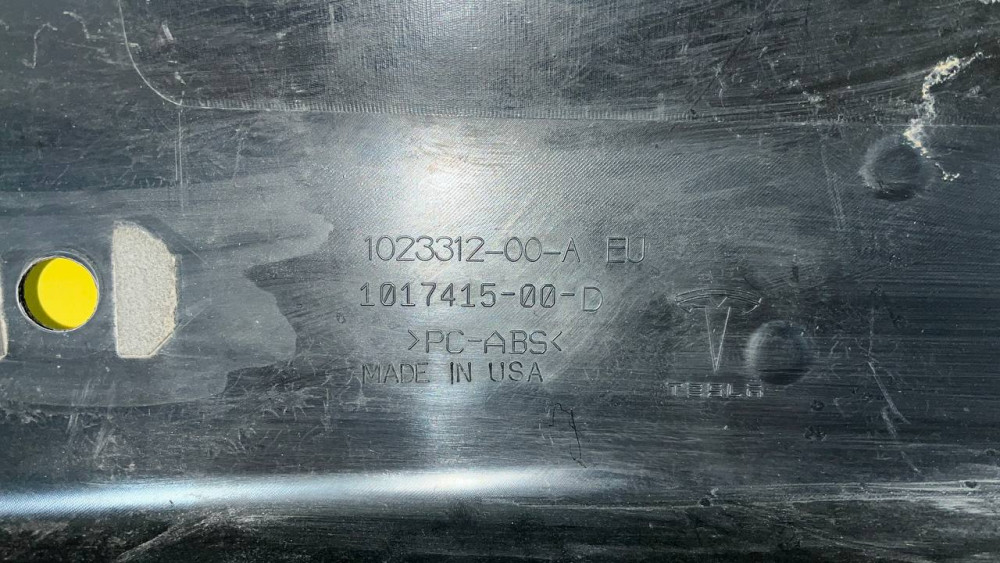 Решітка (гриль,яйце) радіатора з отворами під парктроніки Tesla model S 12-16-1023312-S0-A  Фото №3