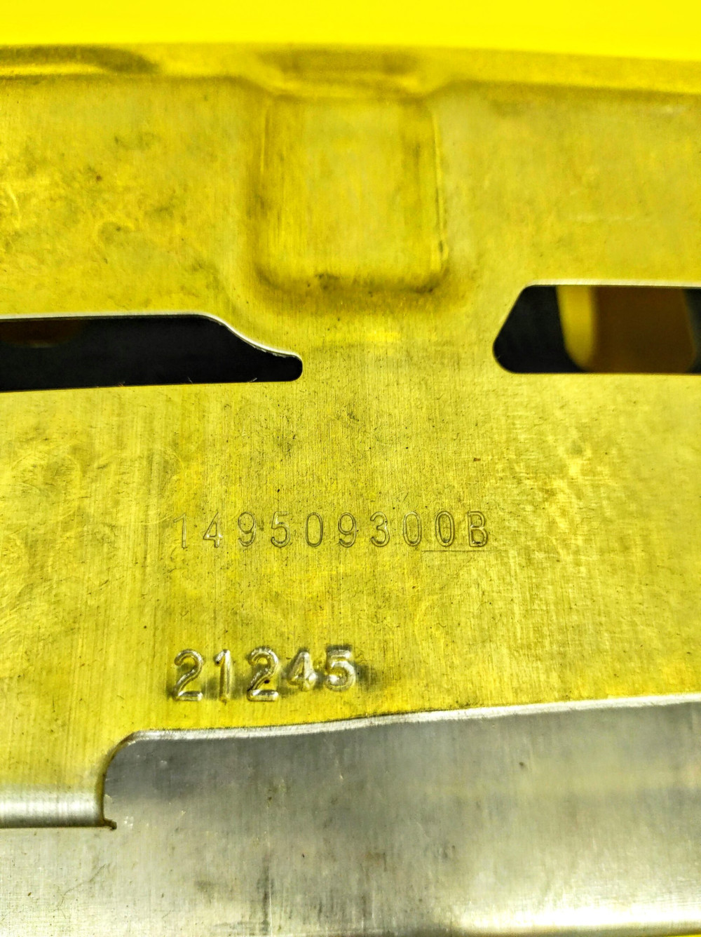 Tesla Model Y 2020-2025 Front Bumper Upper Support Bracket OEM (used) 1495093-00-B  Photo №3