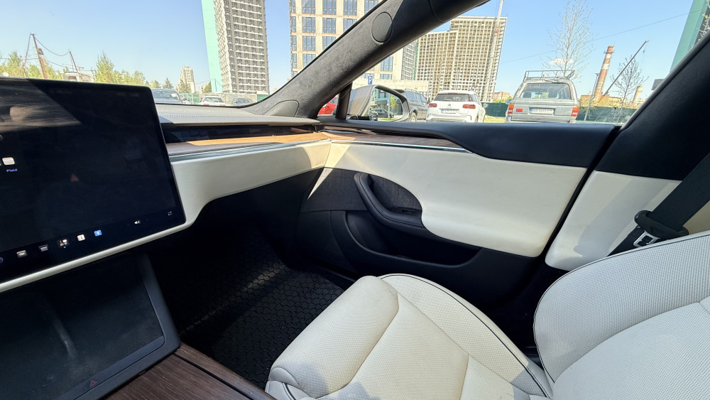 Tesla Model S Plaid 2021  Фото №17