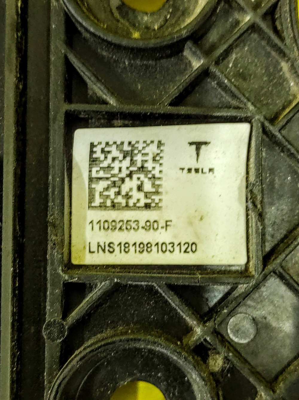 Tesla Model 3 2017-2023 Left Side B-Pillar Glass Applique with Camera Assembly OEM (used) 1109253-90-F  Photo №5