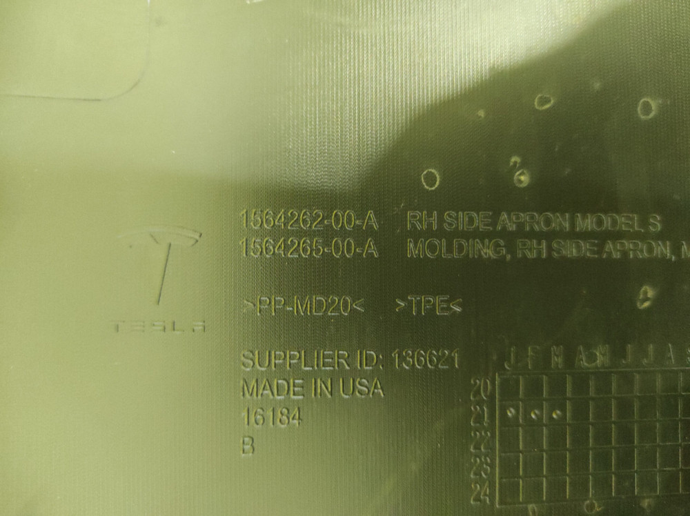 Пластикова панель облицювання підкапотного простору права Tesla Model SP 2021- 1564262-00-B  Фото №5