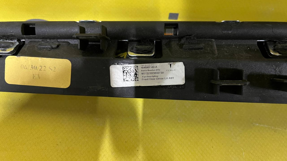 Вставка дверної карти лівої передньої (карбон) Tesla model X 21-25 1645907-00-C  Фото №2