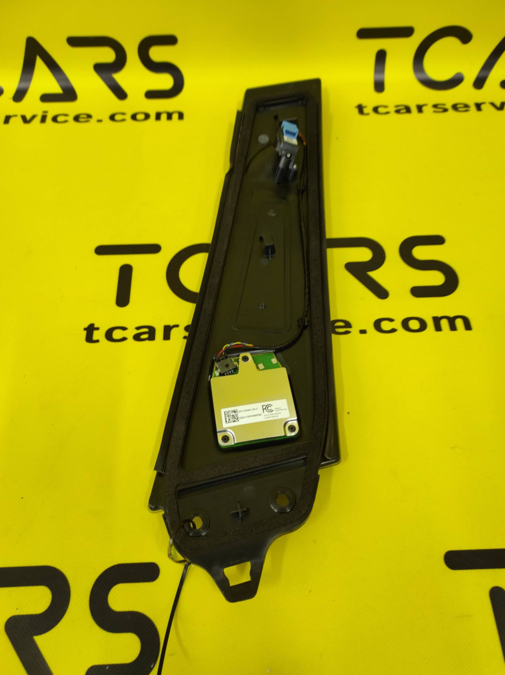 Накладка зовнішня скло стійки B з камерою права Tesla Model 3 2017-2023 1109255-90-F  Фото №3