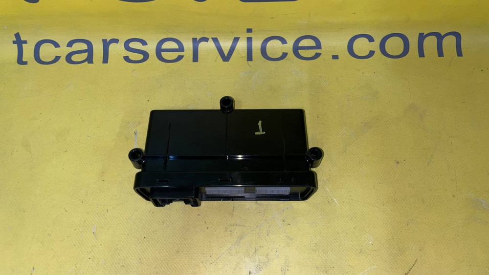 Блок керування передніми дверима Tesla Model S 12-25 1003101-00-E  Фото №2