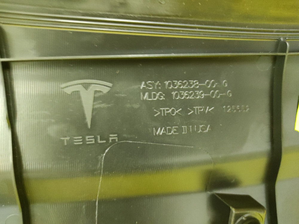 Накладка підкапотного боксу права Tesla Model X 2015-2021, XP 2021- 1036238-00-G  Фото №3
