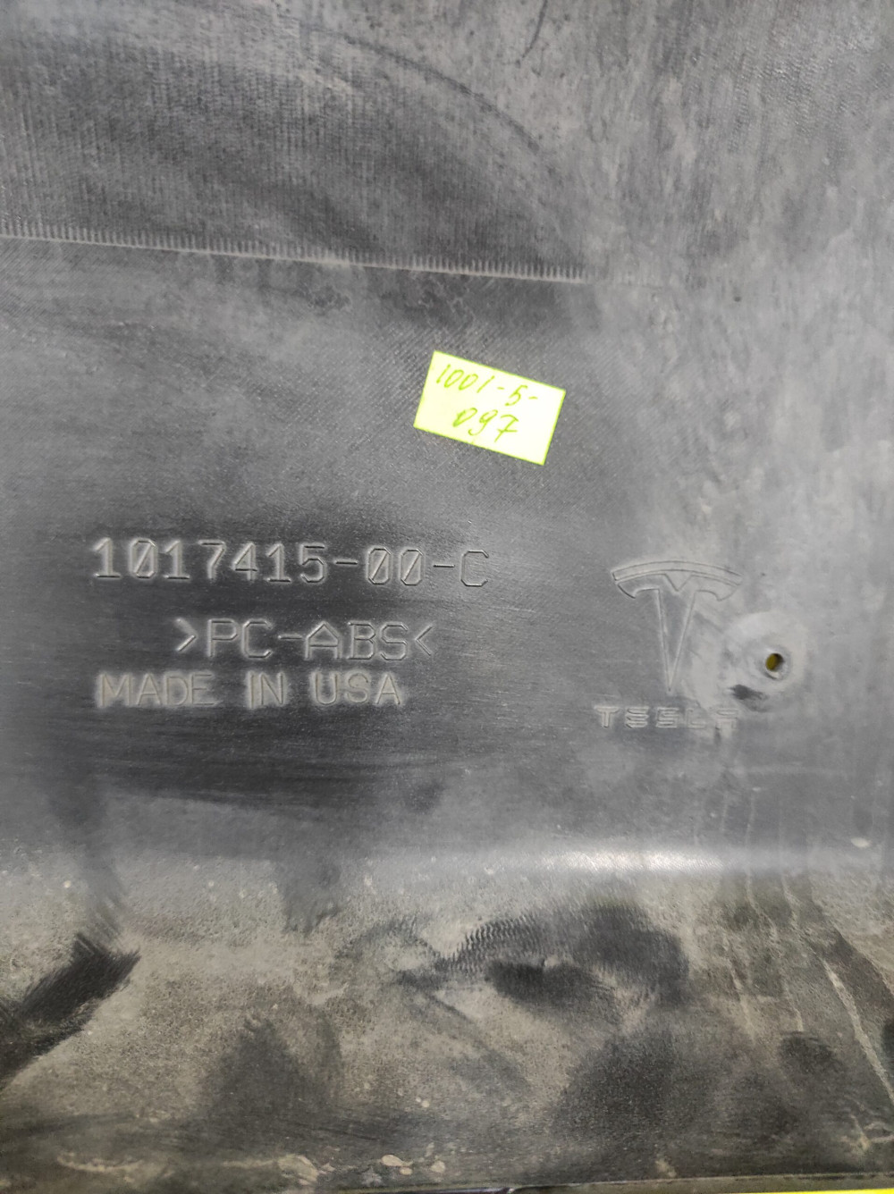 Накладка (вставка – “яйцо”) переднего бампера в сборе без отверстий под датчики парктроника Tesla Model S 2012-2016 1017415-00-D(C)  Фото №3