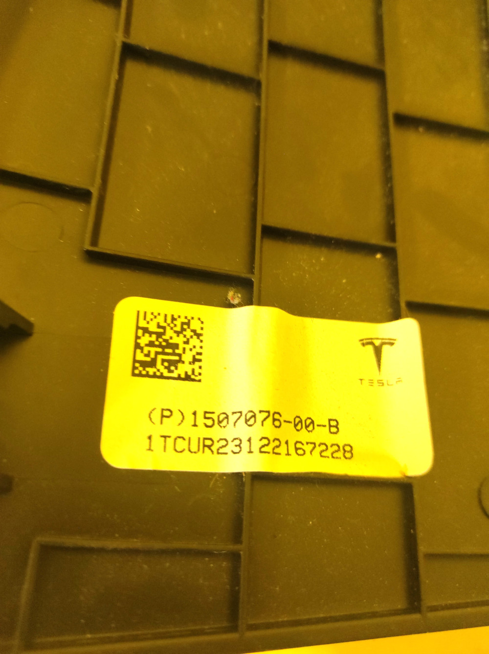 Tesla Model Y 2020-2025 Instrument Panel - Driver Footwell Closeout Cover Trim OEM  (used) 1507076-00-B  Photo №3