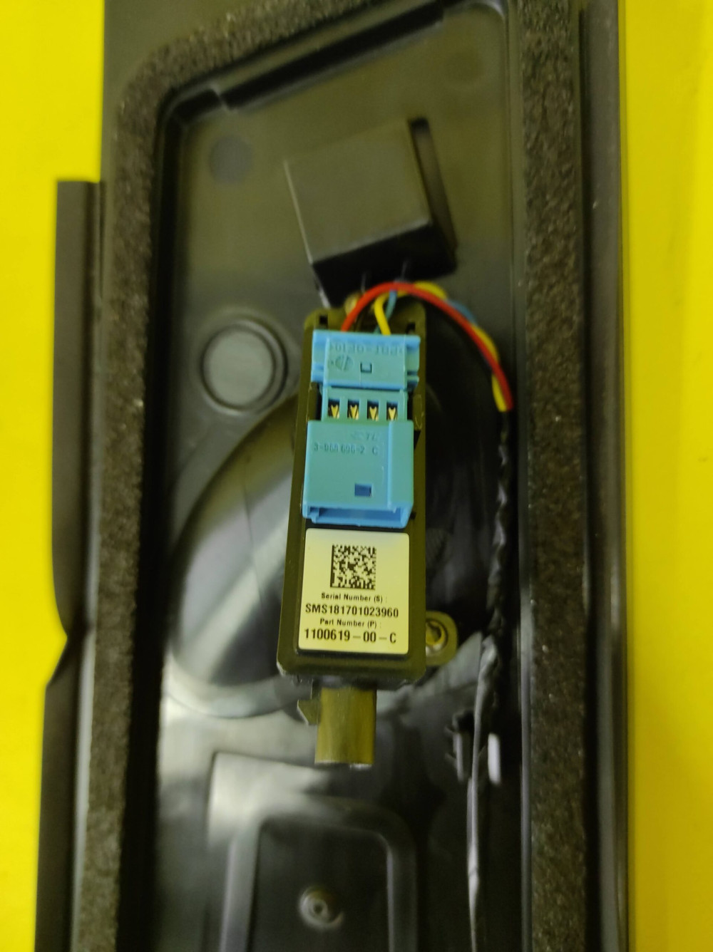 Накладка зовнішня скло стійки B з камерою права Tesla Model 3 2017-2023 1109255-90-F  Фото №5