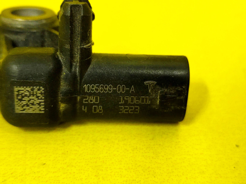 Датчик фронтального удару KEY-C Tesla Model 3 2017-2023 1095699-00-A  Фото №5