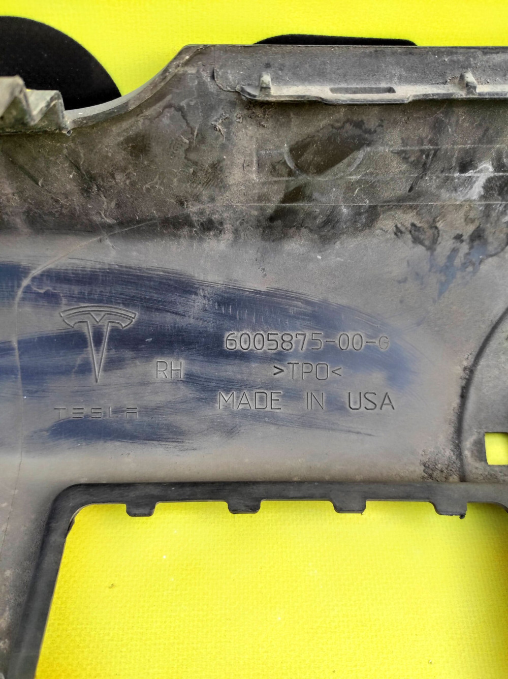 Tesla Model S 2012-2021 Right Side Rocker Plastic Skirt Trim Molding OEM (used) 6005875-00-J  Photo №3