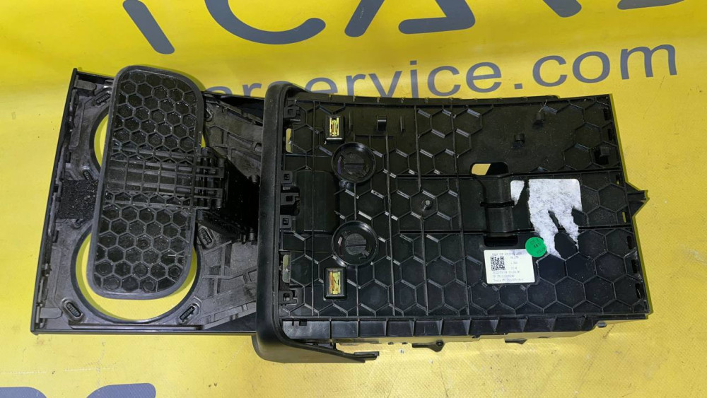Підстаканники ззаду в центральній консолі Tesla Model X 22–26-1632526-00-C  Фото №2