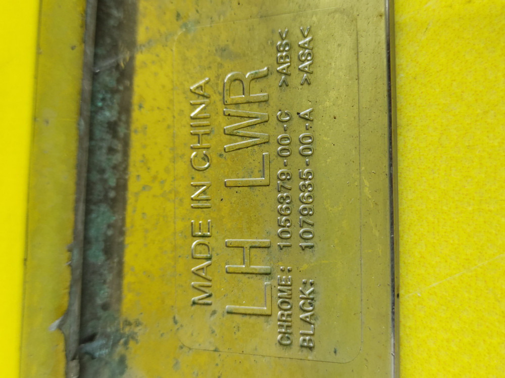 Tesla Model S 2016-2021 Front Left Active Louver Lower Chrome Trim (Fog Spear) OEM (used) 1056379-00-C  Photo №3