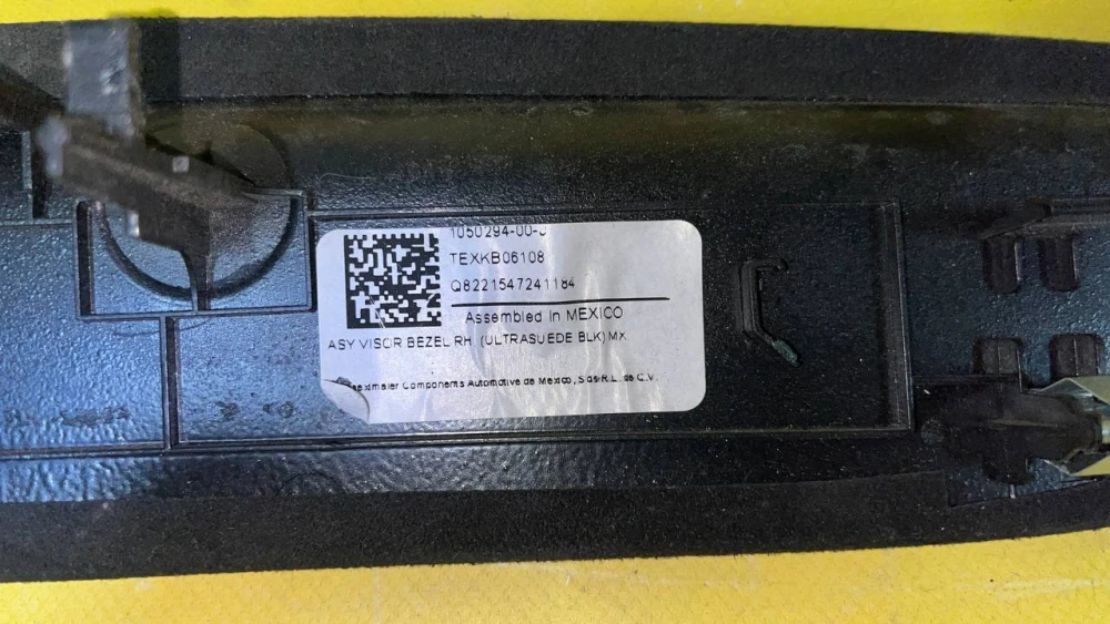 Накладка декоративна під сонцезахисний козирок магніт права ALCANTARA BLK Tesla model X 15-25 1050294-00-J  Фото №3