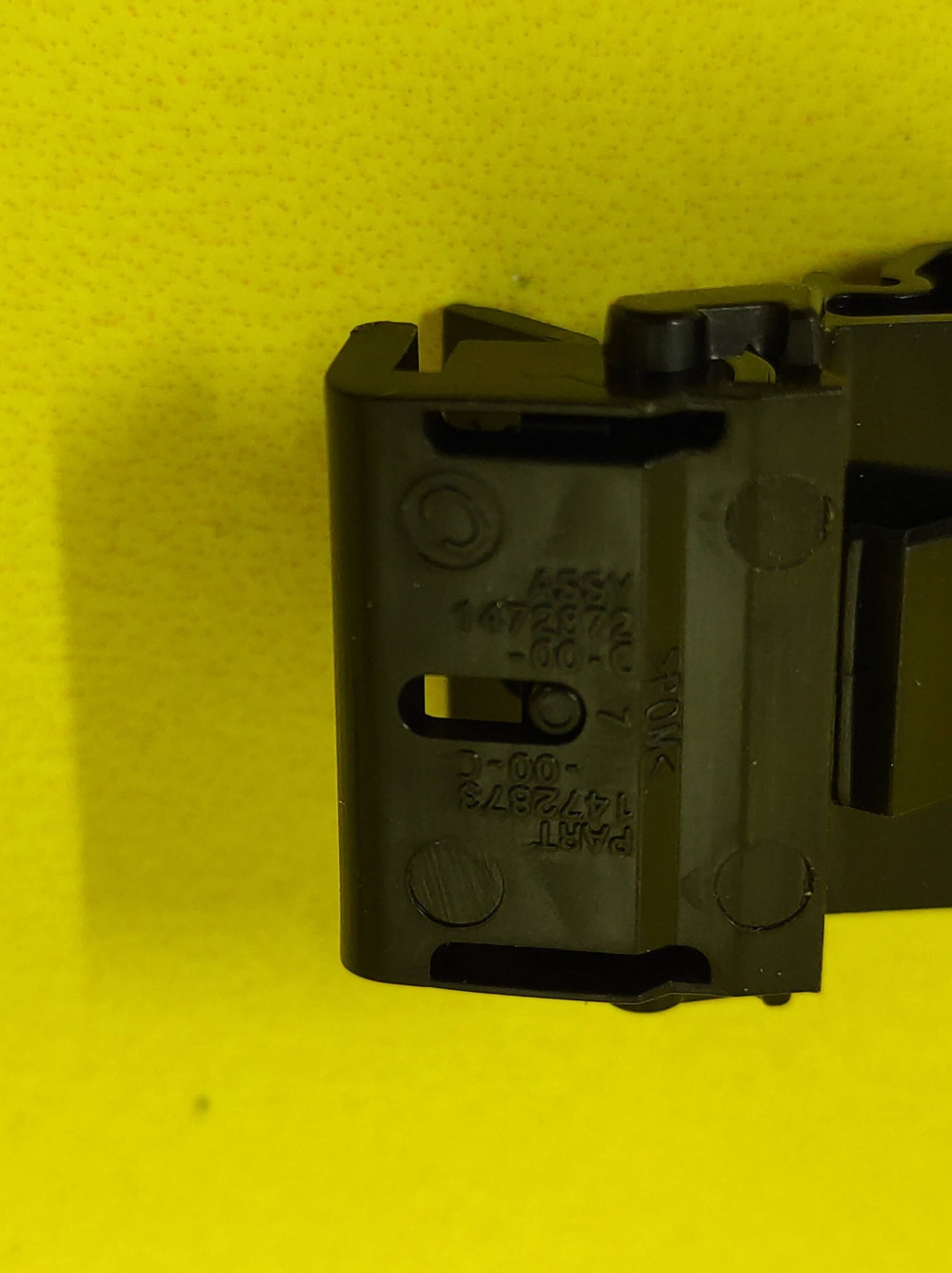 Кліпса кріплення підкапотного боксу Tesla Model 3 2017-2023, 3 Highland, Y 2020-2025, Y Juniper 1472872-00-B  Фото №3