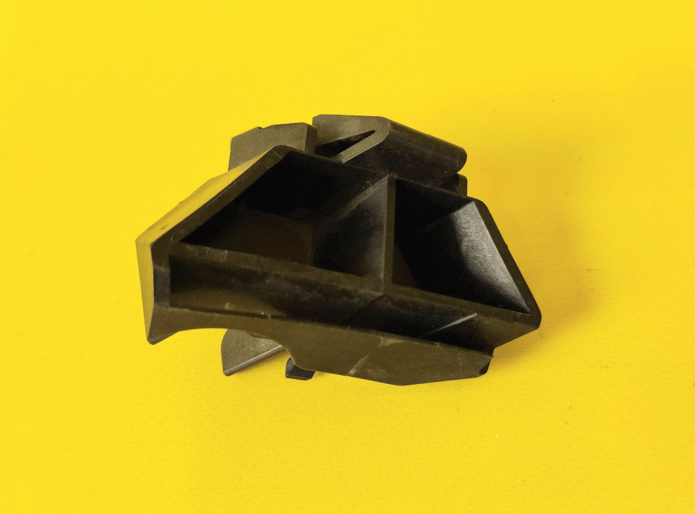 Направляющая переднего бампера нижняя правая Tesla Model S 2016-2021 1072914-00-B  Фото №2