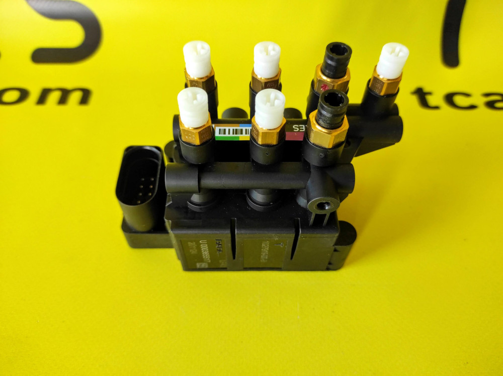 Блок клапанів системи пневмопідвіски Tesla Model S 2016-2021, SP 2021-, X 2015-2021, XP 2021- 1027919-00-B  Фото №2