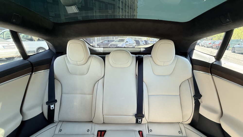 Tesla Model S Plaid 2021  Фото №19