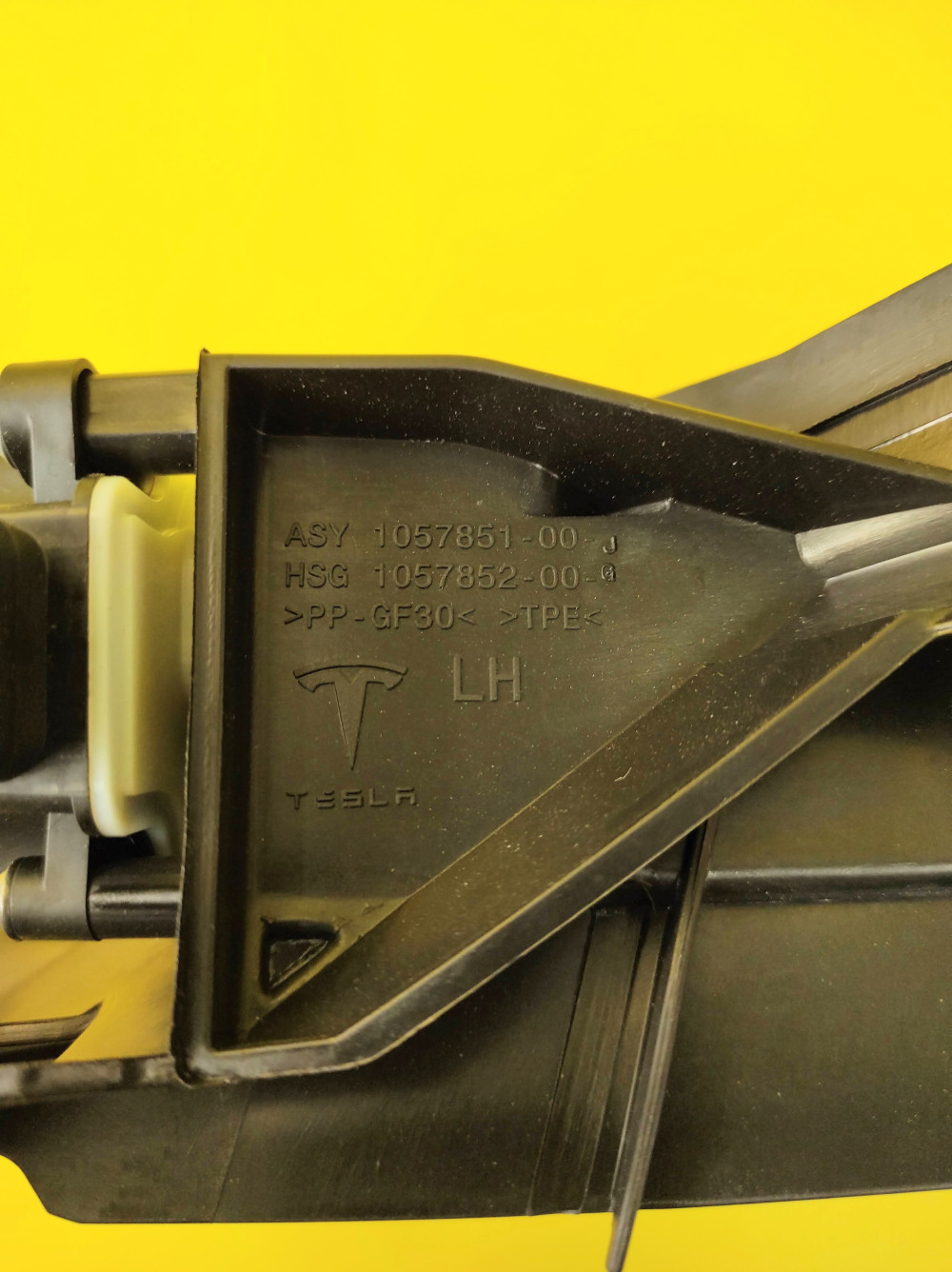 Tesla Model S 2016-2021 Front Left Active Louver Assembly LH OEM (new) 1057851-00-J  Photo №6