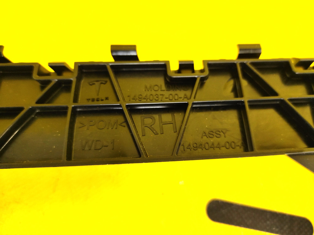 Кронштейн направляющий боковой заднего бампера справа Tesla Model Y 2020-2024 1494044-00-A  Фото №3