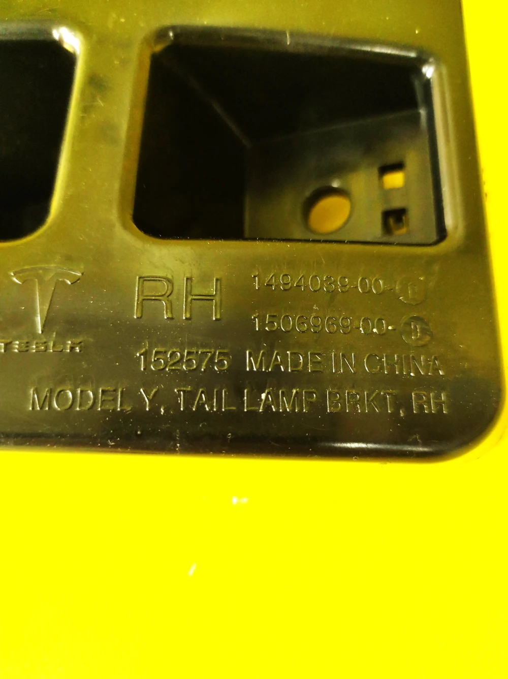 Tesla Model Y 2020-2025 Rear Bumper Right Upper Bumper Bracket OEM (new) 1506969-00-D  Photo №2