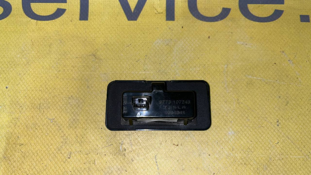 Ліхтар підсвічування номерного знака Tesla Model S, X 1034341-00-B  Фото №3