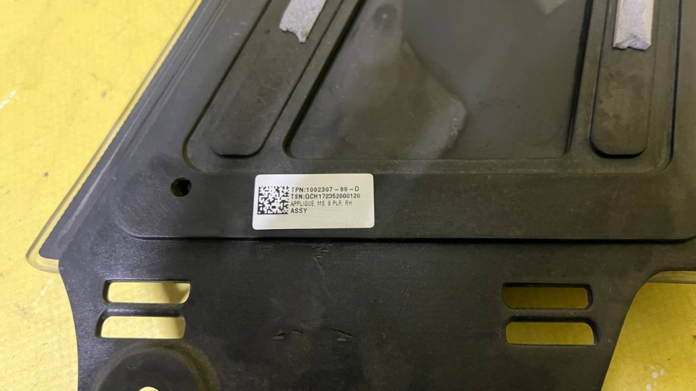 Накладка центральної стійки зовнішня права з камерою Tesla Model S 1092307-99-D  Фото №4