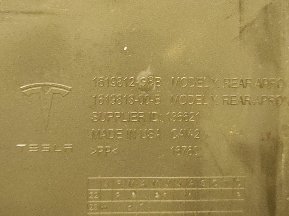 Tesla Model Y 2020-2025 Front Windshield Apron Molding - with HEPA OEM (used) 1619812-98-B (1619812-00-B)  Photo №4