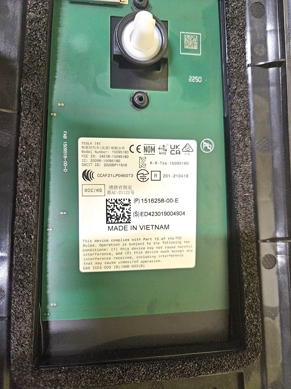 Tesla Model Y 2020-2025 Right Side B-Pillar Applique with Side Camera RH OEM (used) 1506886-00-H  Photo №3