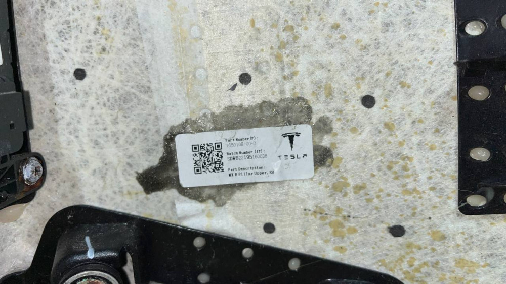 Накладка,обшивка центральної стійки права сторона (чорна алькантара) Tesla model X 21-26 1650108-00-B  Фото №3
