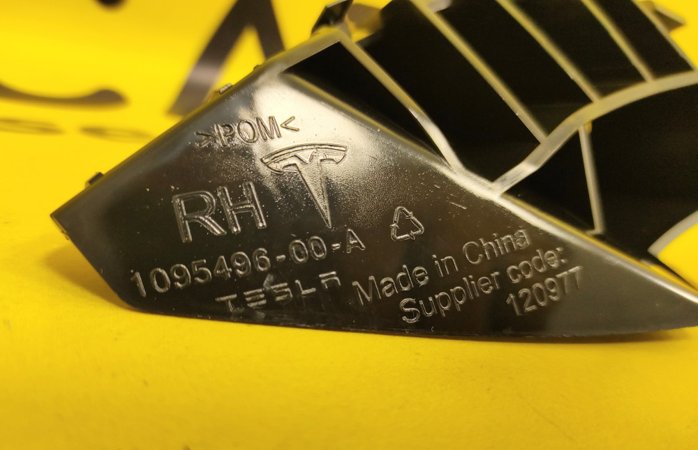 Направляюча переднього бампера (ракушка) бокова на крилі права Tesla Model S 2012-2021 1095496-00-A  Фото №3