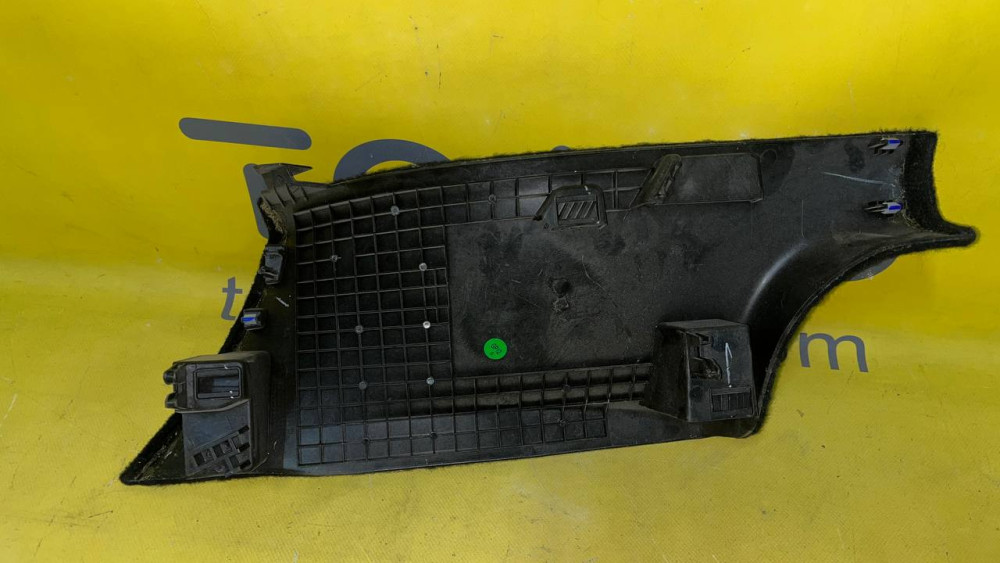 Нижня обшивка задньої стійки кузова права Tesla Model Y (1704661-00-D)  Фото №2