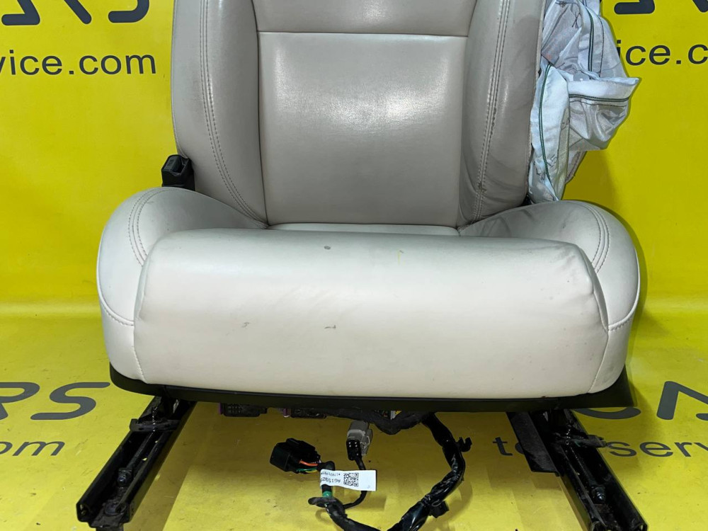 Сидіння переднє ліве водійське GEN3 PUR CRM Tesla Model S 9876540-03-A (під відновлення)  Фото №2