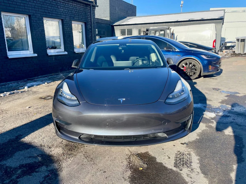 Tesla Model 3  Standard Plus 2020  Фото №2