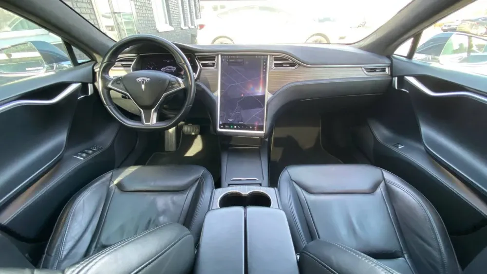 Tesla Model S AP 2.0 75 2016  Photo №21