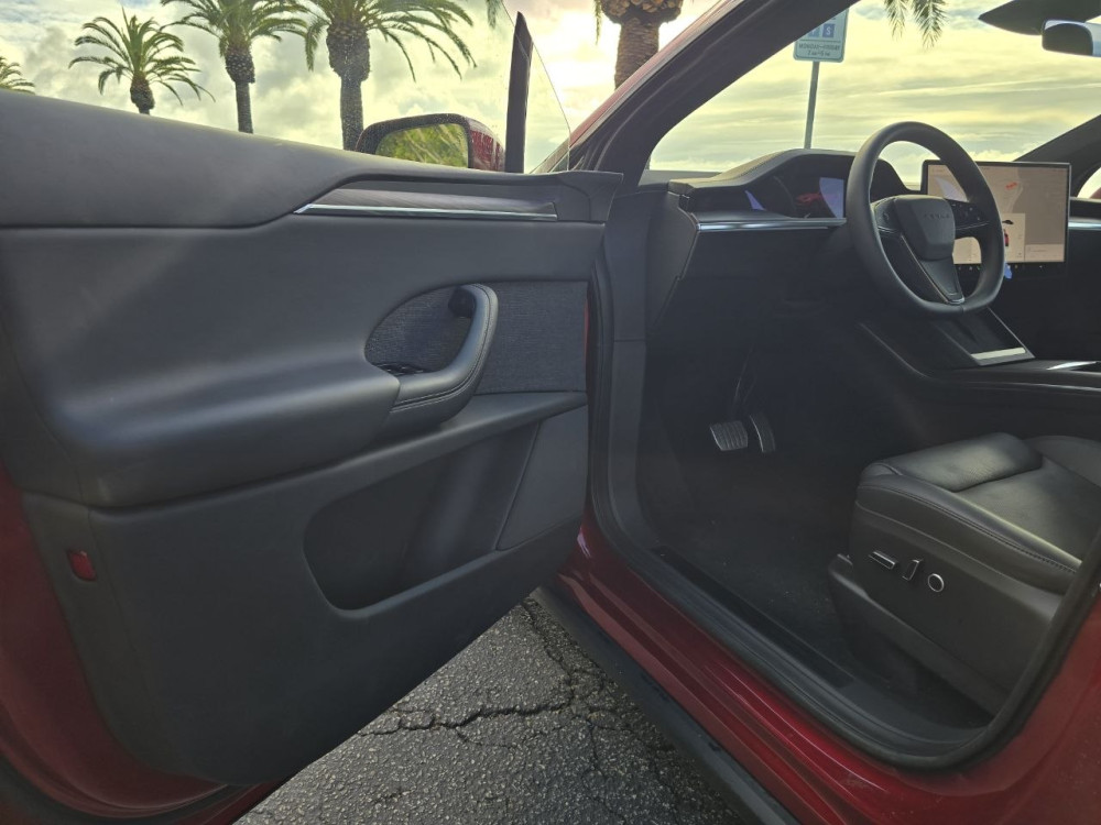 Tesla Model X  2025  Фото №18