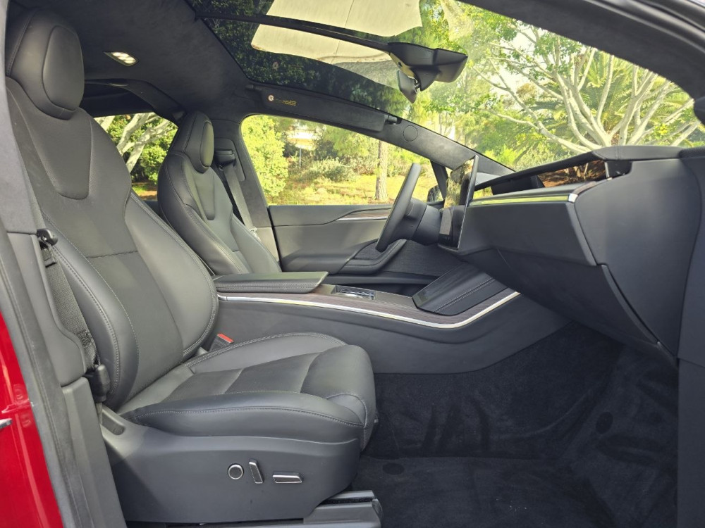 Tesla Model X  2025  Фото №16