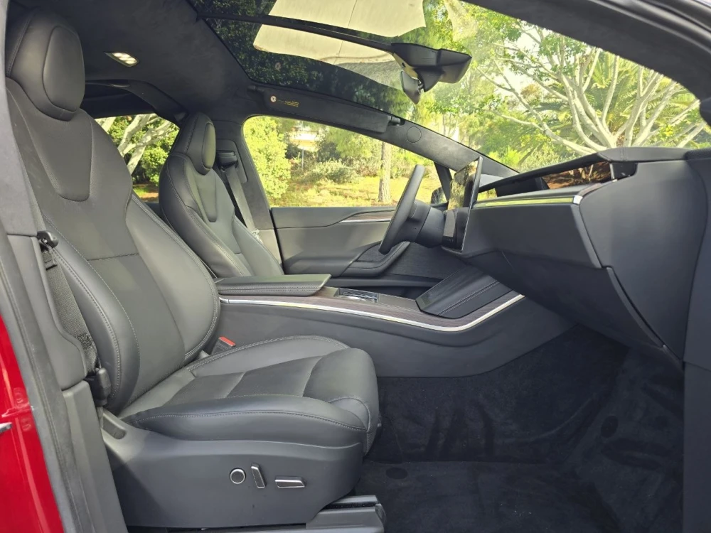 Tesla Model X  2025  Фото №16