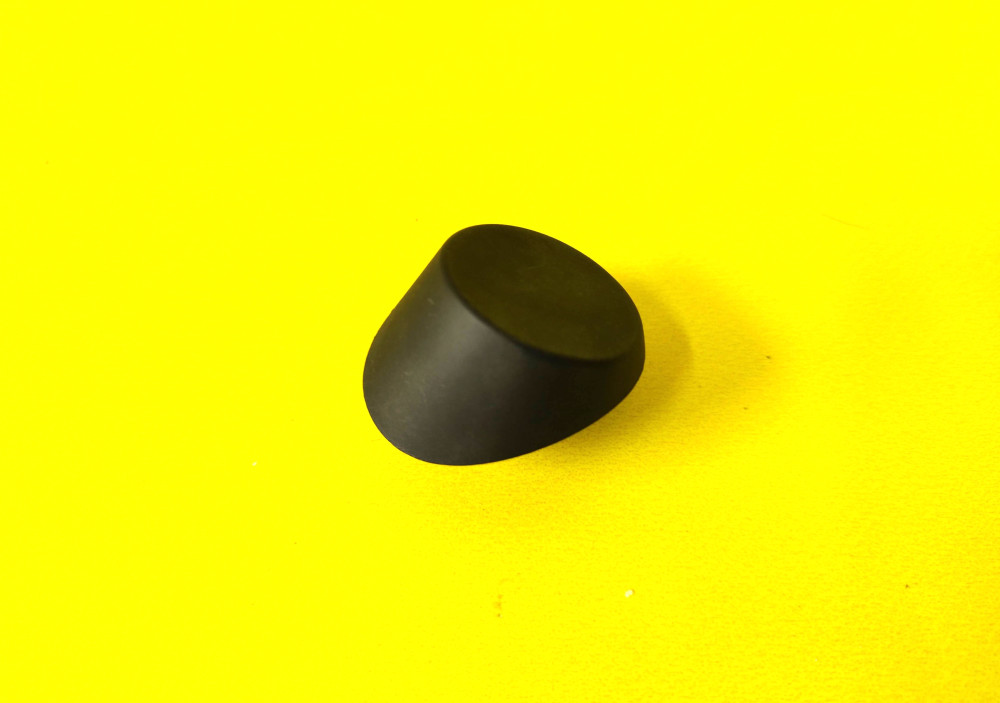 Упор отбойника крышки багажника левая сторона Tesla Model Y 2020-2025 1507940-00-C  Фото №4